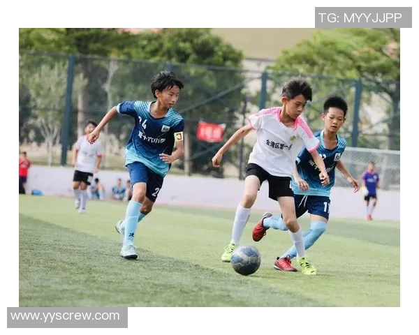 成都足球培训班助力青少年成长提升技能与团队合作精神 成都足球培训班助力青少年成长提升技能与团队合作精神